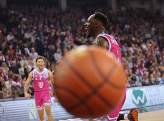 Jeff Garrett Telekom Baskets Bonn vs NINERS Chemnitz 9 Speiltag Saison 2025 26