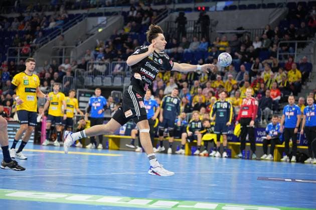 Handball scene with Sebastian Heymann 13 Rhein Neckar Löwen and Tim Gommel 95 HC Erlangen Handball scene with Sebastian Heymann 13 Rhein Neckar Löwen and Tim Gommel 95 HC Erlangen Copyright: xspeedshotx