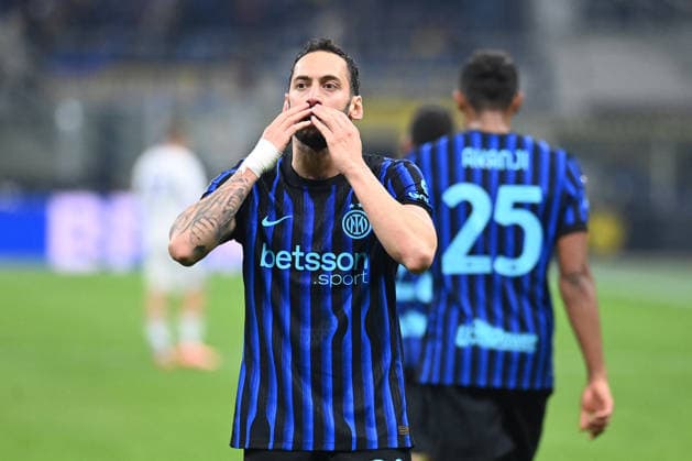 CALCIO - Serie A - Inter - FC Internazionale vs Como 1907 HAKAN CHALANOGLU (INTER) CELEBRATING HIS GOAL during Inter - FC Internazionale vs Como 1907, Italian soccer Serie A match in Milan, Italy, December 06 2025 Milan Italy  Copyright: xIPAxSport ABACAx