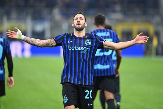 CALCIO - Serie A - Inter - FC Internazionale vs Como 1907 HAKAN CHALANOGLU (INTER) CELEBRATING HIS GOAL during Inter - FC Internazionale vs Como 1907, Italian soccer Serie A match in Milan, Italy, December 06 2025 Milan Italy  Copyright: xIPAxSport ABACAx