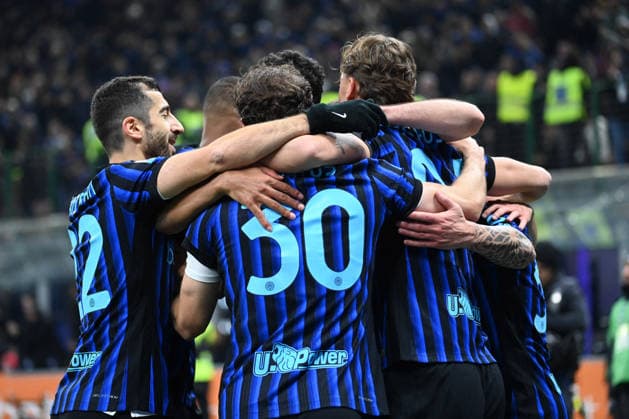 CALCIO - Serie A - Inter - FC Internazionale vs Como 1907 CARLOS AUGUSTO (INTER) CELEBRATED BY HIS TEAMMATE AFTER HIS GOAL during Inter - FC Internazionale vs Como 1907, Italian soccer Serie A match in Milan, Italy, December 06 2025 Milan Italy  Copyright: xIPAxSport ABACAx