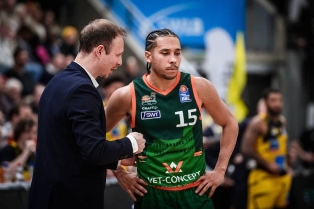 Jaques Schneider VET CONCEPT Gladiators Trier, Head Coach talks to MHP RIESEN Ludwigsburg, 15 GER, MHP Riesen Ludwigsburg VET CONCEPT Gladiators Trier, easycredit BBL, Basketball, Bundesliga, Matchday 9, Season 2025 2026, 06 12 2025 GER, MHP Riesen Ludwigsburg VET CONCEPT Gladiators Trier, easycredit BBL, Basketball, Bundesliga, Matchday 9, Season 2025 2026, 06 12 2025 Ludwigsburg Copyright: xSandyxDinkelackerx EP_SDR