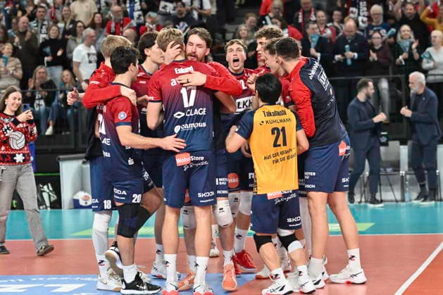 GER 1 VBL, SVG Lueneburg vs WWK Volleys Herrsching 06 12 2025, LKH Arena, Lueneburg, GER 1 VBL, SVG Lueneburg vs WWK Volleys Herrsching in the picture the Lueneburg team celebrates the victory nordphotoxGmbH xWitke nph00002