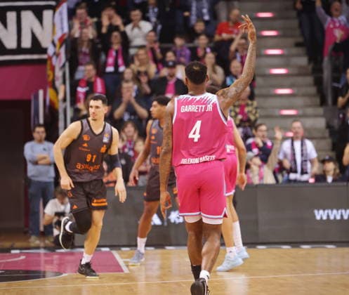 Cheers Jeff Garrett Telekom Baskets Bonn vs NINERS Chemnitz 9 Speiltag Saison 2025 26