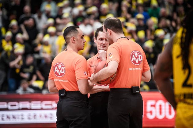 The referees confer, Referees GER, MHP Riesen Ludwigsburg VET CONCEPT Gladiators Trier, easycredit BBL, Basketball, Bundesliga, Matchday 9, Season 2025 2026, 06 12 2025 GER, MHP Riesen Ludwigsburg VET CONCEPT Gladiators Trier, easycredit BBL, Basketball, Bundesliga, Matchday 9, Season 2025 2026, 06 12 2025 Ludwigsburg Copyright: xSandyxDinkelackerx EP_SDR