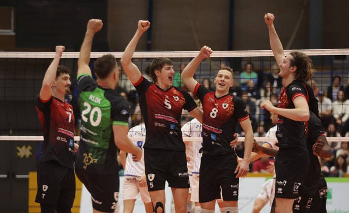 Ludwigsburg , Bundesliga , Barock Volleys MTV Ludwigsburg vs VfB Friedrichshafen , Cheers Ludwigsburg , from left Tim Köpfli Jeffrey Klok Jan Huber Tomi Saarinen Ben Simon Bonin