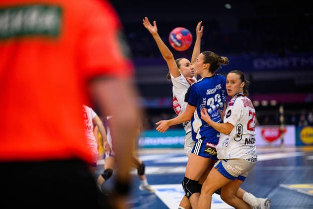 DORTMUND, GERMANY - 6 DECEMBER, 2025: - Women s Handball World Championship, WM, Weltmeisterschaft 2025 Faroe Island - Island at Westfallenhalle.  Copyright: xVitaliixKliuievx