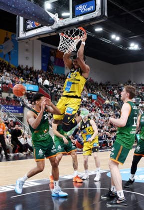 BAU 06 12 2025 Ludwigsburg Basketball MHP Riesen Ludwigsburg vs Gladiators Trier, Keeshawn Kellman LB, above