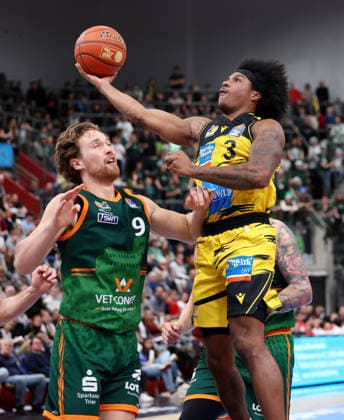 BAU 06 12 2025 Ludwigsburg Basketball MHP Riesen Ludwigsburg vs Gladiators Trier, f l Marco Hollersbacher Trier , Stefan Smith LB