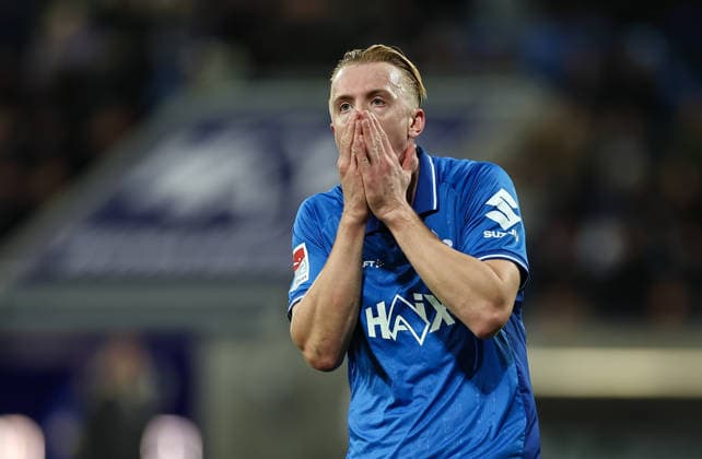 06 12 2025, Soccer 2 Bundesliga, SV Darmstadt 98 Karlsruher SC, emonline, emspor, despor, v l , Isac Lidberg SV Darmstadt 98 enttaeuscht, enttaeuscht Blickend, dissapointed, traurig, frustiert, frust, gefrustet, frustrated DFL DFB REGULATIONS PROHIBIT ANY USE OF PHOTOGRAPHS AS IMAGE SEQUENCES AND OR QUASI VIDEO xdcx Copyright: HMBxMedia Claus