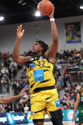 BAU 06 12 2025 Ludwigsburg Basketball MHP Riesen Ludwigsburg vs Gladiators Trier, Keeshawn Kellman LB, above