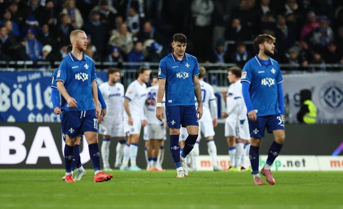 06 12 2025, Soccer 2 Bundesliga, SV Darmstadt 98 Karlsruher SC, emonline, emspor, despor, v l , Kai Klefisch SV Darmstadt 98 , Matej Maglica SV Darmstadt 98 , Killian Corredor SV Darmstadt 98 enttaeuscht, disappointed, disappointed looking, dissapointed, sad, frustrated, frustrated, frustrated DFL DFB REGULATIONS PROHIBIT ANY USE OF PHOTOGRAPHS AS IMAGE SEQUENCES AND OR QUASI VIDEO xdcx Copyright: HMBxMedia Claus
