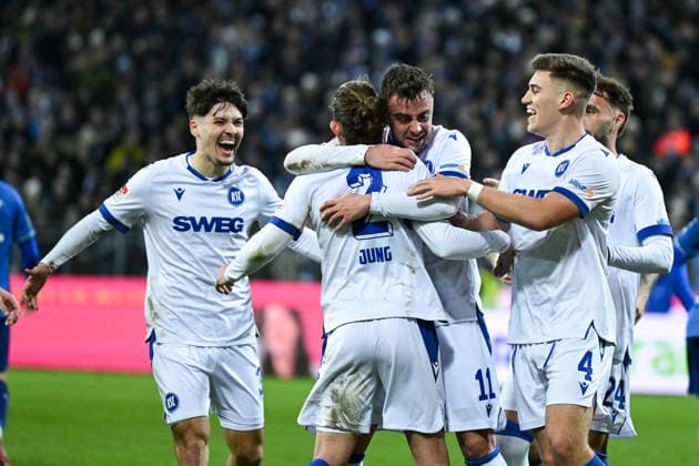 The players of Karlsruher SC celebrate the own goal to 0 1 by Matej Maglica SV Darmstadt 1898, 05 , GER, SV Darmstadt 98 vs Karlsruher SC, Soccer, 2 Bundesliga, Matchday 15, Season 2025 2026, 06 12 2025 DFL REGULATES PROHIBIT ANY USE OF PHOTOGRAPHS AS IMAGE SEQUENCES AND OR QUASI VIDEO GER, SV Darmstadt 98 vs Karlsruher SC, Football, 2 Bundesliga, Matchday 15, Season 2025 2026, 06 12 2025 Darmstadt Copyright: xEibner-Pressefoto FlorianxWiegandx EP_FWD