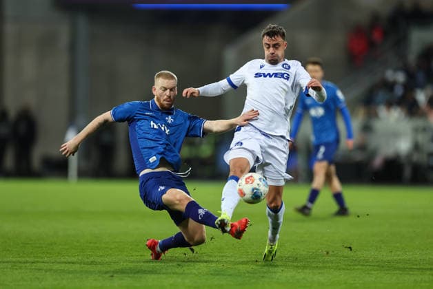 06 12 2025, Soccer 2 Bundesliga, SV Darmstadt 98 Karlsruher SC, emonline, emspor, despor, v l , Kai Klefisch SV Darmstadt 98 , Philipp Förster Karlsruher SC DFL DFB REGULATIONS PROHIBIT ANY USE OF PHOTOGRAPHS AS IMAGE SEQUENCES AND OR QUASI VIDEO xdcx Copyright: HMBxMedia Claus