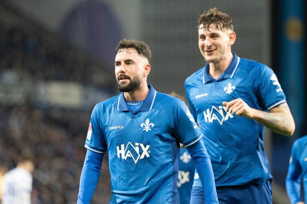 06 12 2025, xhfmx, Fussball 2 Bundesliga, SV Darmstadt 98 Karlsruher SC Marco Richter SV Darmstadt 98 celebrates his goal for 1 1 against Karlsruher SC Tor, Goal, Jubel, Celebation Hinter Ihm Matej Maglica SV Darmstadt 98 DFL DFB REGULATIONS PROHIBIT ANY USE OF PHOTOGRAPHS as IMAGE SEQUENCES and or QUASI VIDEO Darmstadt