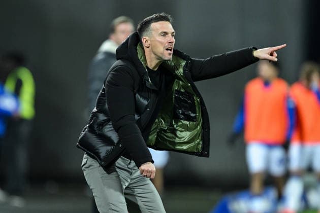 Christian Eichner Karlsruher SC, Head Coach gestures, GER, SV Darmstadt 98 vs Karlsruher SC, Football, 2 Bundesliga, Matchday 15, Season 2025 2026, 06 12 2025 DFL REGULATES PROHIBIT ANY USE OF PHOTOGRAPHS AS IMAGE SEQUENCES AND OR QUASI VIDEO GER, SV Darmstadt 98 vs Karlsruher SC, Football, 2 Bundesliga, Matchday 15, Season 2025 2026, 06 12 2025 Darmstadt Copyright: xEibner-Pressefoto FlorianxWiegandx EP_FWD