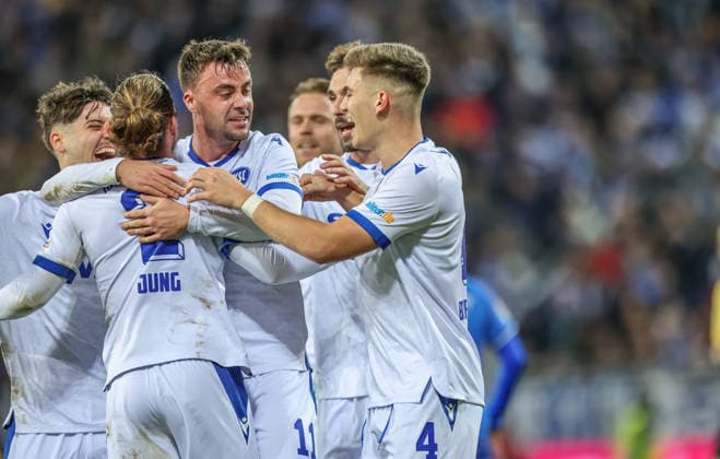 GER, Darmstadt, SV Darmstadt 98 vs Karlsruher SC, 2 Bundesliga, Football, DFB, Season 2025 2026, Merck Stadion am Böllenfalltor, 15 Matchday in picture Karlsruher SC celebrating after Matej Maglicas own goal SV Darmstadt 98 5 , Philipp Förster Karlsruher SC 11 , Sebastian Jung Karlsruher SC 2 , Goal, jubilation and joy DFB DFL REGULATIONS PROHIBIT ANY USE OF PHOTOGRAPHS AS IMAGE SEQUENCES AND OR QUASI VIDEO, 06 12 2025 Copyright: HMBxMedia HendrikxHamelau