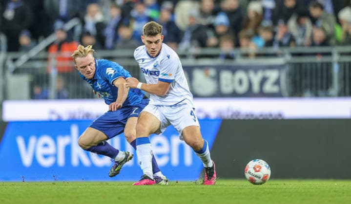 GER, Darmstadt, SV Darmstadt 98 vs Karlsruher SC, 2 Bundesliga, Football, DFB, Season 2025 2026, Merck Stadion am Böllenfalltor, 15 Matchday in picture f l Isac Lidberg SV Darmstadt 98 7 , Marcel Beifus Karlsruher SC 4 , Duel DFB DFL REGULATIONS PROHIBIT ANY USE OF PHOTOGRAPHS AS IMAGE SEQUENCES AND OR QUASI VIDEO, 06 12 2025 Copyright: HMBxMedia HendrikxHamelau