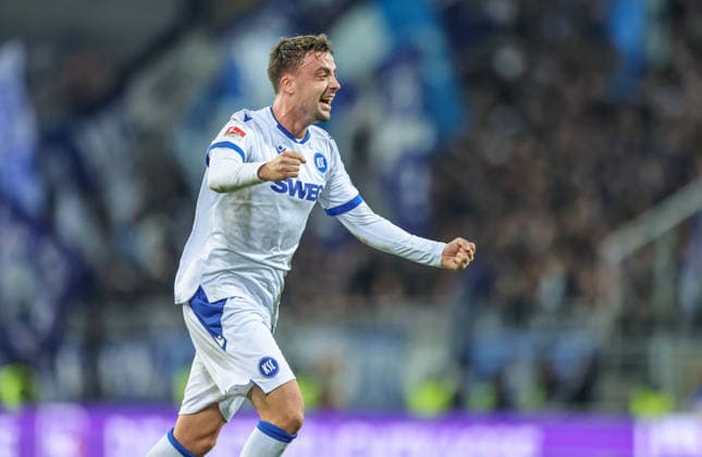 GER, Darmstadt, SV Darmstadt 98 vs Karlsruher SC, 2 Bundesliga, Football, DFB, Season 2025 2026, Merck Stadion am Böllenfalltor, Matchday 15 in the picture Celebration at Karlsruher SC after Matej Maglicas own goal SV Darmstadt 98 5 , Philipp Förster Karlsruher SC 11 , Goal, jubilation and joy, 0 1 DFB DFL REGULATIONS PROHIBIT ANY USE OF PHOTOGRAPHS AS IMAGE SEQUENCES AND OR QUASI VIDEO, 06 12 2025 Copyright: HMBxMedia HendrikxHamelau