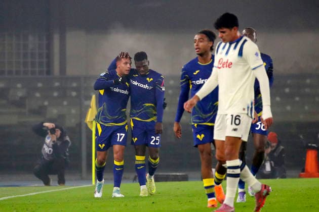 Verona™s Giovane I celebration goal 2-0 during the Serie A soccer match between Hellas Verona and Atalanta at the Bentegodi Stadium in Verona, north west Italy - Saturday, December 06 , 2025. - Soccer .  Copyright: xPaolaxGarbuio Lapressex
