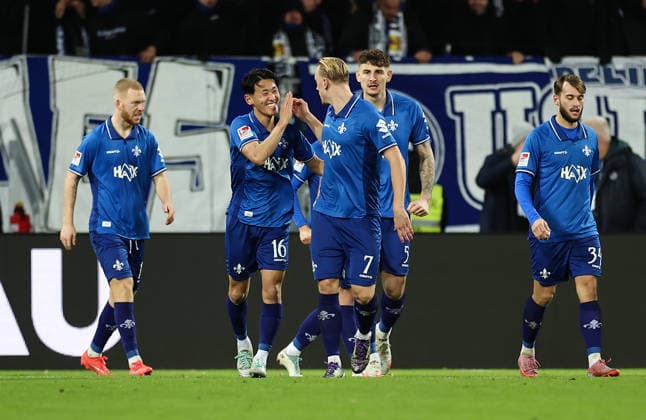 06 12 2025, Soccer 2 Bundesliga, SV Darmstadt 98 Karlsruher SC, emonline, emspor, despor, v l , Goal celebration to 2 1 by Isac Lidberg SV Darmstadt 98 , Hiroki Akiyama SV Darmstadt 98 , Goal celebration, celebrate the goal DFL DFB REGULATIONS PROHIBIT ANY USE OF PHOTOGRAPHS AS IMAGE SEQUENCES AND OR QUASI VIDEO xdcx Copyright: HMBxMedia Claus