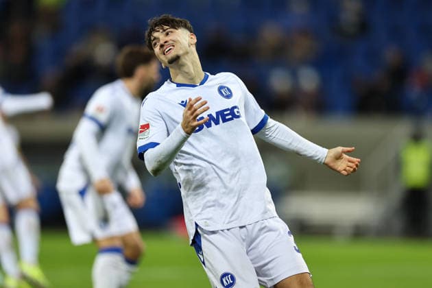 06 12 2025, Soccer 2 Bundesliga, SV Darmstadt 98 Karlsruher SC, emonline, emspor, despor, v l , Rafael Pinto Pedrosa Karlsruher SC enttaeuscht, enttaeuscht schauend, dissapointed, traurig, frustiert, frustiert, frustrated DFL DFB REGULATIONS PROHIBIT ANY USE OF PHOTOGRAPHS AS IMAGE SEQUENCES AND OR QUASI VIDEO xdcx Copyright: HMBxMedia Claus