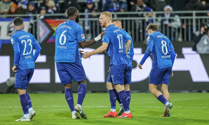 GER, Darmstadt, SV Darmstadt 98 vs Karlsruher SC, 2 Bundesliga, Football, DFB, Season 2025 2026, Merck Stadion am Böllenfalltor, 15 Matchday in picture Goal and jubilation, Joy, Isac Lidberg SV Darmstadt 98 7 scores the goal for 2 1 DFB DFL REGULATIONS PROHIBIT ANY USE OF PHOTOGRAPHS AS IMAGE SEQUENCES AND OR QUASI VIDEO, 06 12 2025 Copyright: HMBxMedia HendrikxHamelau