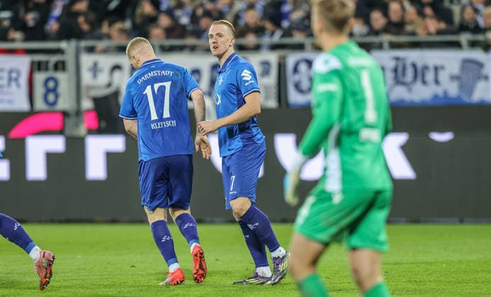 GER, Darmstadt, SV Darmstadt 98 vs Karlsruher SC, 2 Bundesliga, Football, DFB, Season 2025 2026, Merck Stadion am Böllenfalltor, 15 Matchday in picture Goal and jubilation, Joy, Isac Lidberg SV Darmstadt 98 7 scores the goal for 2 1 DFB DFL REGULATIONS PROHIBIT ANY USE OF PHOTOGRAPHS AS IMAGE SEQUENCES AND OR QUASI VIDEO, 06 12 2025 Copyright: HMBxMedia HendrikxHamelau