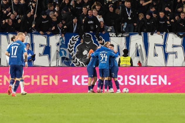 06 12 2025, xhfmx, Fußball 2 Bundesliga, SV Darmstadt 98 Karlsruher SC SV Darmstadt celebrates the 2 1 by Isac Lidberg SV Darmstadt 98 Tor, Goal, Jubel Celebration DFL DFB REGULATIONS PROHIBIT ANY USE OF PHOTOGRAPHS as IMAGE SEQUENCES and or QUASI VIDEO Darmstadt