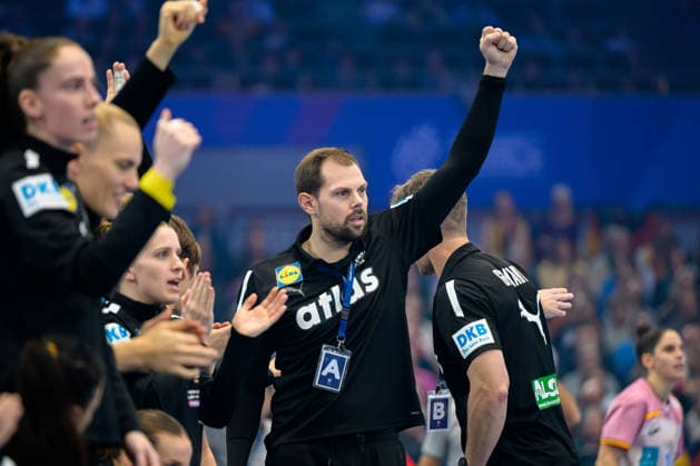 Handball, Womens World Championship, Main Round Spain Germany Co Coach Frederick Griesbach Germany Jubel Freude Emotion Dortmund Westfalenhalle Nordrhein Westfalen Germany