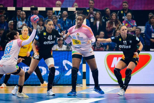 Handball, Womens World Championship, Main Round Spain Germany v li Elba Alvarez Torrado Spain , Aimee von Pereira Germany , Kaba Gassama Spain , Xenia Smits Germany Dortmund Westfalenhalle Nordrhein Westfalen Germany