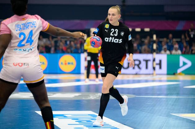Handball, Womens World Championship, Main Round Spain Germany Annika Lott Germany Dortmund Westfalenhalle North Rhine-Westphalia Germany