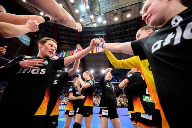 Handball, Womens World Championship, Main Round Spain Germany Alina Grijseels Germany , Lisa Antl Germany Dortmund Westfalenhalle Nordrhein Westfalen Germany