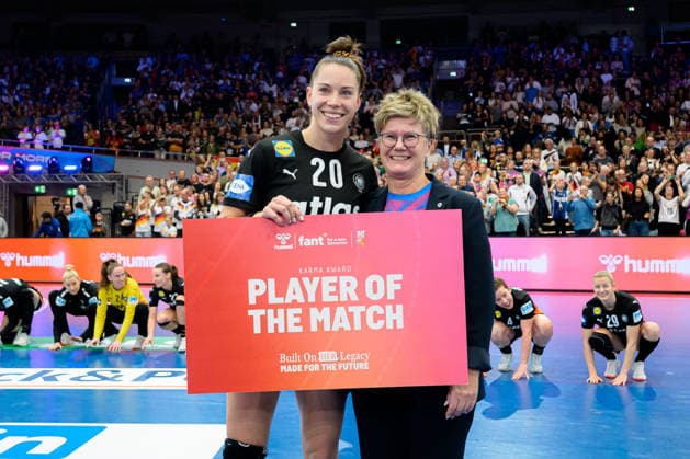 Handball, Womens World Championship, Main Round Spain Germany Emily Vogel Germany Player of the Match Dortmund Westfalenhalle Nordrhein Westfalen Germany