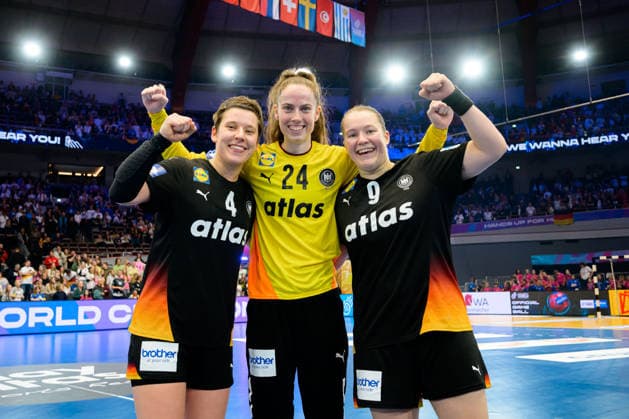 Handball, Womens World Championship, Main Round Spain Germany from left Alina Grijseels Germany , Goalkeeper Sarah Wachter Germany , Lisa Antl Germany Cheering Joy Emotion Dortmund Westfalenhalle Nordrhein Westfalen Germany