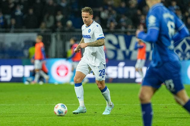 Soccer 2 Bundesliga, Matchday 15, SV Darmstadt 98 Karlsruher SC on 06 12 2025 in Darmstadt Merck Stadion am Böllenfalltor , Germany, Season 2025 2026 DFB DFL REGULATIONS PROHIBIT ANY USE OF PHOTOGRAPHS as IMAGE SEQUENCES and or QUASI VIDEO In focus Marcel Franke 28, KSC Darmstadt Merck Stadion am Böllenfalltor Germany Copyright: xChristophxKinzingerx