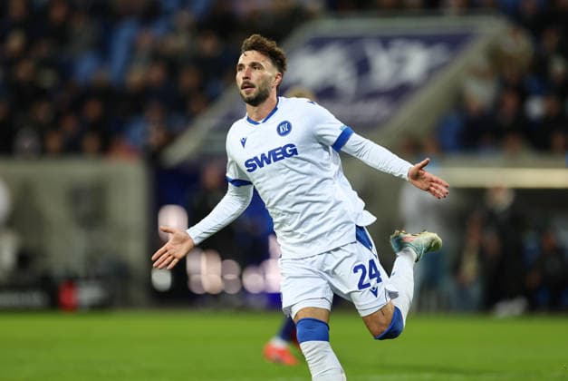06 12 2025, Soccer 2 Bundesliga, SV Darmstadt 98 Karlsruher SC, emonline, emspor, despor, v l , Goal celebration, celebrate the goal DFL DFB REGULATIONS PROHIBIT ANY USE OF PHOTOGRAPHS AS IMAGE SEQUENCES AND OR QUASI VIDEO xdcx Copyright: HMBxMedia Claus