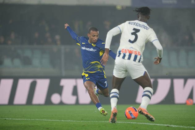 Hellas Verona FC v Atalanta BC - Serie A Rafik Belghali of Hellas Verona FC scores the first goal of the match during the soccer match between Hellas Verona FC and Atalanta BC, MD14 of Serie A Enilive Italian soccer championship 2025 2026 at Marcantonio Bentegodi Stadium in Verona, Italy, on December 6, 2025. Verona Italy Italy  Copyright: xRobertoxTommasinix originalFilename:tommasini-hellasve251206_npaTY.jpg