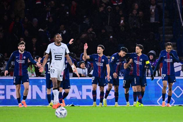 FOOTBALL : PSG vs Rennes - Ligue 1 - 06 12 2025 Senny Mayulu ( 24 - PSG ) celebrates with teammates during the Ligue 1 match between Paris Saint Germain and Stade Rennais at Parc Des Princes on December 06 , 2025 in Paris, France. ( Photo by Federico Pestellini PsnewZ ) ParisFrance  Copyright: xFedericoxPestellinix