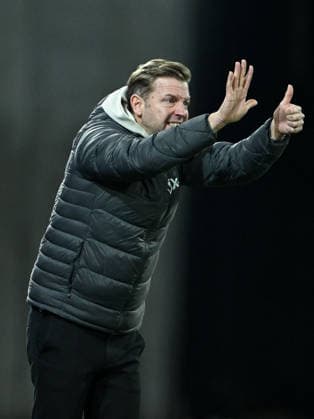 Florian Kohfeldt SV Darmstadt 1898, Coach gesticulates, GER, SV Darmstadt 98 vs Karlsruher SC, Football, 2 Bundesliga, Matchday 15, Season 2025 2026, 06 12 2025 DFL REGULATIONS PROHIBIT ANY USE OF PHOTOGRAPHS AS IMAGE SEQUENCES AND OR QUASI VIDEO GER, SV Darmstadt 98 vs Karlsruher SC, Football, 2 Bundesliga, Matchday 15, Season 2025 2026, 06 12 2025 Darmstadt Copyright: xEibner-Pressefoto FlorianxWiegandx EP_FWD