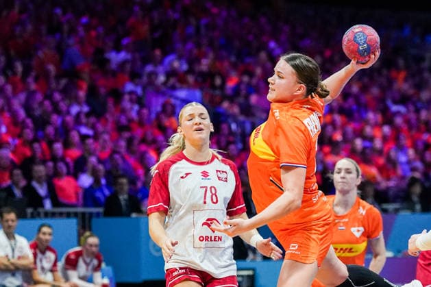 2025-12-06 Netherlands v Poland - IHF World Women s Handball Championship ROTTERDAM, NETHERLANDS - DECEMBER 6: Paulina Uscinowicz of Poland, Merel Freriks of the Netherlands during the IHF World Women s Handball Championship match between Netherlands and Poland at Ahoy on December 6, 2025 in Rotterdam, Netherlands. Rotterdam Ahoy Netherlands Content not available for redistribution in The Netherlands directly or indirectly through any third parties. Copyright: xHenkxSeppenx