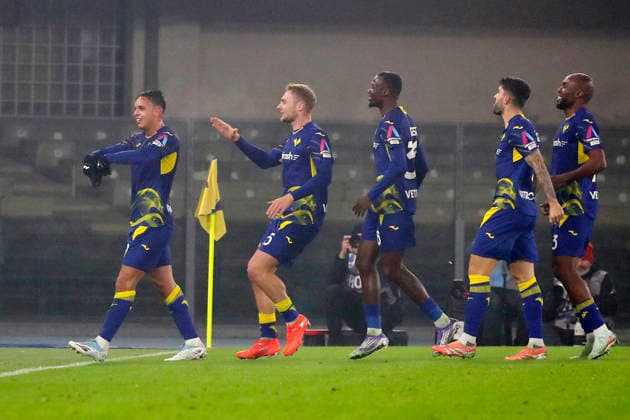 Verona™s Giovane I celebration goal 2-0 during the Serie A soccer match between Hellas Verona and Atalanta at the Bentegodi Stadium in Verona, north west Italy - Saturday, December 06 , 2025. - Soccer .  Copyright: xPaolaxGarbuio Lapressex
