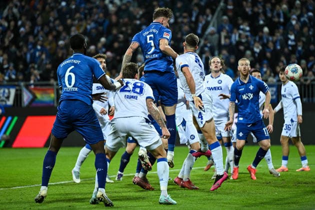 Matej Maglica SV Darmstadt 1898, 05 scores the goal for 3 2, GER, SV Darmstadt 98 vs Karlsruher SC, Football, 2 Bundesliga, Matchday 15, Season 2025 2026, 06 12 2025 DFL REGULATES PROHIBIT ANY USE OF PHOTOGRAPHS AS IMAGE SEQUENCES AND OR QUASI VIDEO GER, SV Darmstadt 98 vs Karlsruher SC, Football, 2 Bundesliga, Matchday 15, Season 2025 2026, 06 12 2025 Darmstadt Copyright: xEibner-Pressefoto FlorianxWiegandx EP_FWD