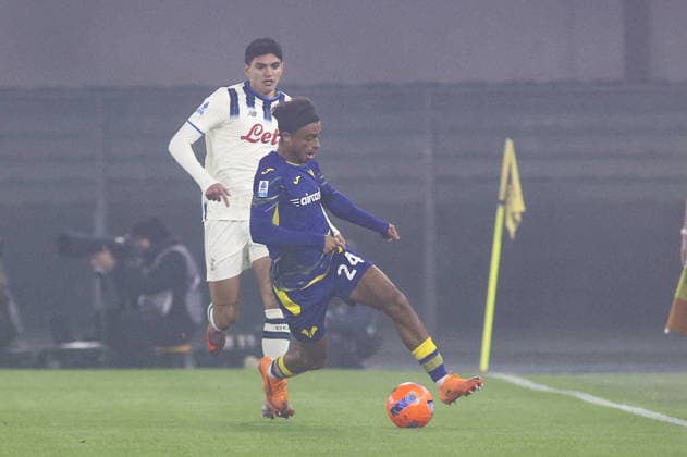 Antoine Joseph Bernede of Hellas Verona FC play the ball during Hellas Verona FC vs Atalanta BC, 14Â° Serie A Enilive 2025-26 game at Marcantonio Bentegodi stadium in Verona (VR), Italy, on Dicember 06, 2025.  Copyright: xDavidexCasentini IPAxSportx xipa-agency.netx xx IPA_68844603 IPA_Agency_IPA68844603