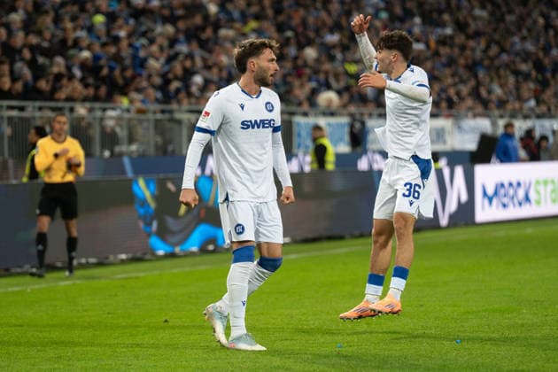 06 12 2025, xhfmx, Soccer 2 Bundesliga, SV Darmstadt 98 Karlsruher SC Fabian Schleusener Karlsruher SC celebrates with Rafael Pinto Pedrosa Karlsruher SC his goal for 2 2 against Darmstadt Tor, Goal, Jubel, Celebration DFL DFB REGULATIONS PROHIBIT ANY USE OF PHOTOGRAPHS as IMAGE SEQUENCES and or QUASI VIDEO Darmstadt