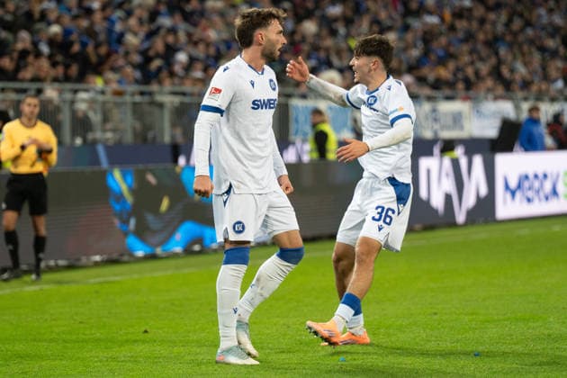 06 12 2025, xhfmx, Soccer 2 Bundesliga, SV Darmstadt 98 Karlsruher SC Fabian Schleusener Karlsruher SC celebrates with Rafael Pinto Pedrosa Karlsruher SC his goal for 2 2 against Darmstadt Tor, Goal, Jubel, Celebration DFL DFB REGULATIONS PROHIBIT ANY USE OF PHOTOGRAPHS as IMAGE SEQUENCES and or QUASI VIDEO Darmstadt