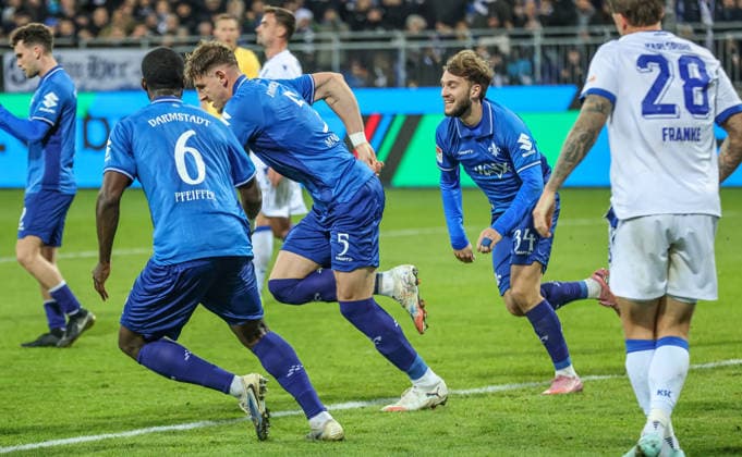 GER, Darmstadt, SV Darmstadt 98 vs Karlsruher SC, 2 Bundesliga, Football, DFB, Season 2025 2026, Merck Stadion am Böllenfalltor, 15 Matchday in picture Matej Maglica SV Darmstadt 98 5 scores the goal for 3 2, Cheers, joy, emotions DFB DFL REGULATIONS PROHIBIT ANY USE OF PHOTOGRAPHS AS IMAGE SEQUENCES AND OR QUASI VIDEO, 06 12 2025 Copyright: HMBxMedia HendrikxHamelau