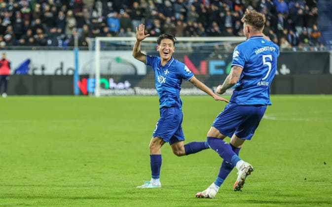 GER, Darmstadt, SV Darmstadt 98 vs Karlsruher SC, 2 Bundesliga, Football, DFB, Season 2025 2026, Merck Stadion am Böllenfalltor, 15 Matchday in picture Matej Maglica SV Darmstadt 98 5 scores the goal for 3 2, Cheers, joy, emotions with Hiroki Akiyama SV Darmstadt 98 DFB DFL REGULATIONS PROHIBIT ANY USE OF PHOTOGRAPHS AS IMAGE SEQUENCES AND OR QUASI VIDEO, 06 12 2025 Copyright: HMBxMedia HendrikxHamelau