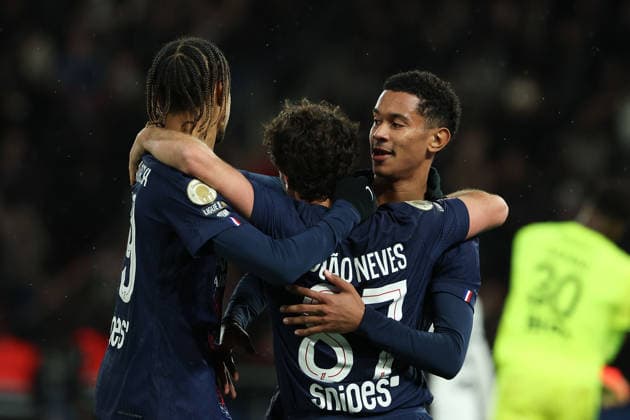FBL FRA LIGUE1 Paris Saint Germain Stade Rennes Bradley Barcola Paris Saint Germain , Joao Neves Paris Saint Germain , Senny Mayulu Paris Saint Germain celebrate the goal during the French L1 football match between Paris Saint Germain PSG an Stade Rennes at Parc des Princes Paris ,France, on December 06, 2025 Copyright: JoaquimxFerreira