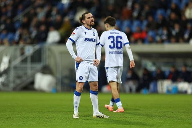 06 12 2025, Soccer 2 Bundesliga, SV Darmstadt 98 Karlsruher SC, emonline, emspor, despor, v l , Sebastian Jung Karlsruher SC , Rafael Pinto Pedrosa Karlsruher SC enttaeuscht, enttaeuscht Blickend, dissapointed, traurig, frustiert, frust, gefrustet, frustrated DFL DFB REGULATIONS PROHIBIT ANY USE OF PHOTOGRAPHS AS IMAGE SEQUENCES AND OR QUASI VIDEO xdcx Copyright: HMBxMedia Claus